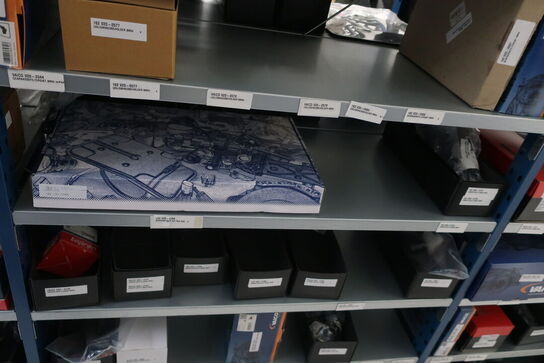 12 fag lagerreol med indhold