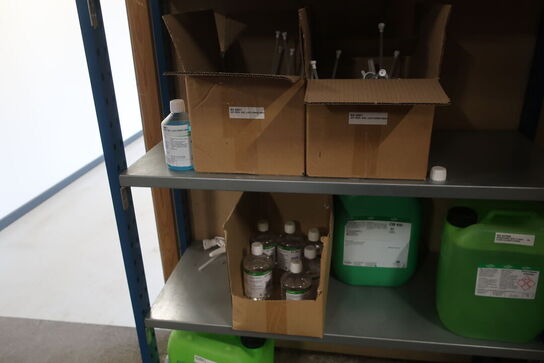 Lagerreol med indhold