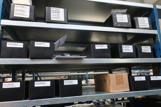 22 fag lagerreoler med indhold