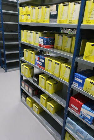 20 fag lagerreoler med indhold