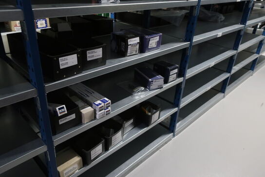 22 fag lagerreoler med indhold