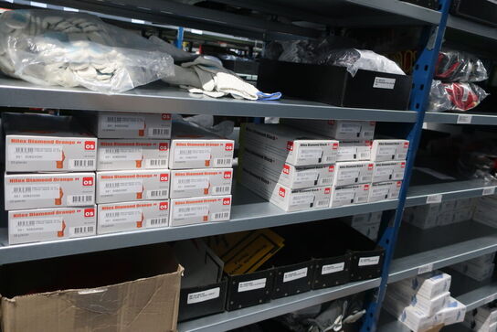 22 fag lagerreoler med indhold