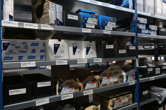 22 fag lagerreoler med indhold