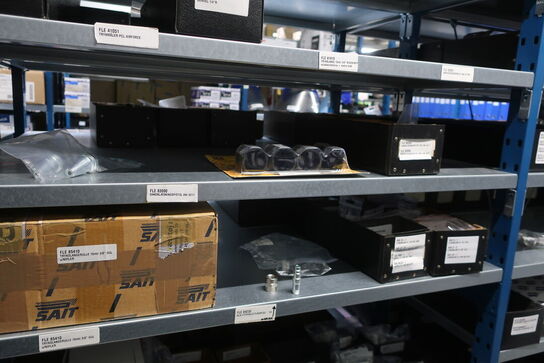 22 fag lagerreoler med indhold