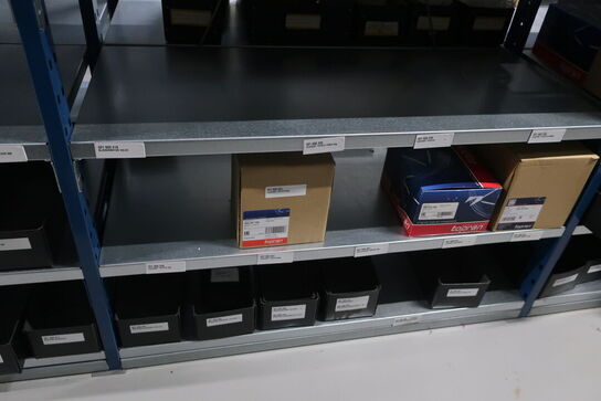 22 fag lagerreoler med indhold