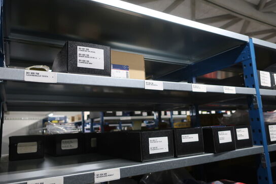 22 fag lagerreoler med indhold