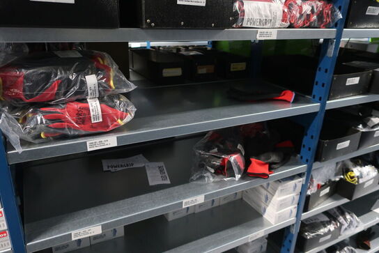 22 fag lagerreoler med indhold