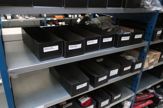 12 fag lagerreol med indhold