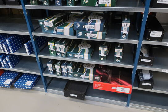 12 fag lagerreol med indhold