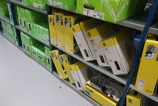 26 fag lagerreoler med indhold