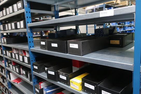 12 fag lagerreol med indhold