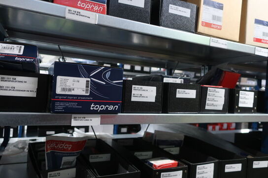 22 fag lagerreoler med indhold