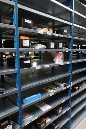 22 fag lagerreoler med indhold