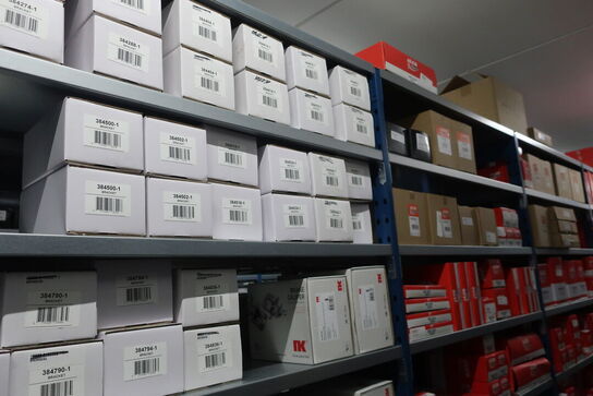 22 fag lagerreoler med indhold