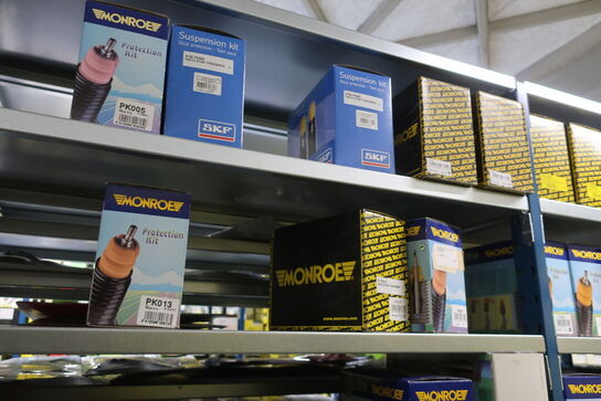 24 fag lagerreoler med indhold