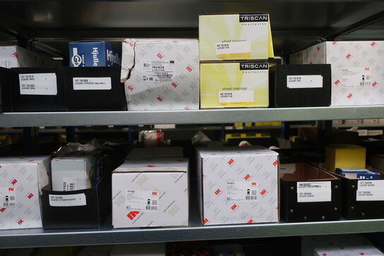 26 fag lagerreoler med indhold