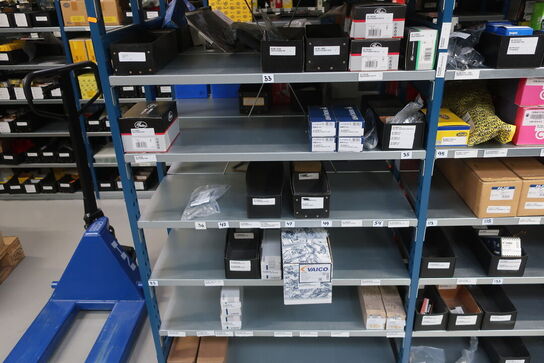 12 fag lagerreol med indhold