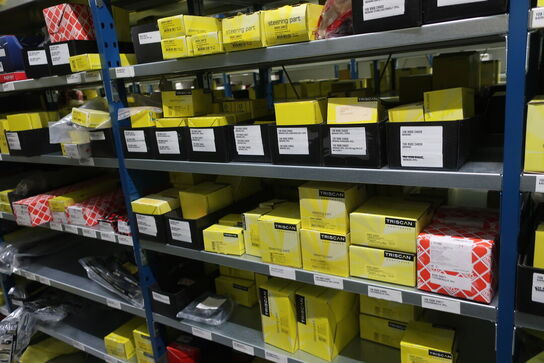 20 fag lagerreoler med indhold