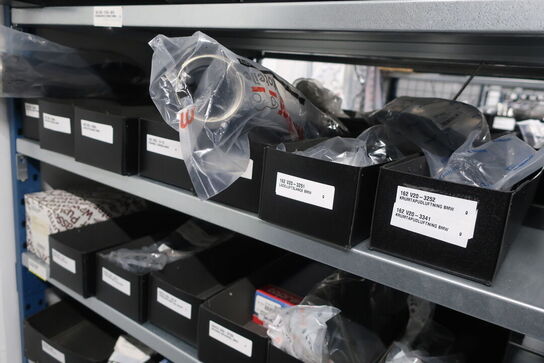 12 fag lagerreol med indhold