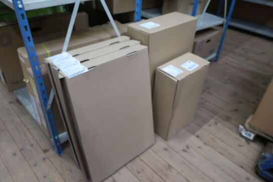 Diverse varelager samt reoler det står på 