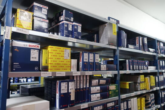 8 fag lagerreol med indhold