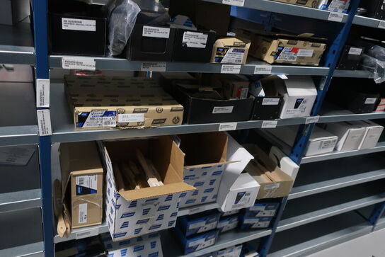 22 fag lagerreoler med indhold