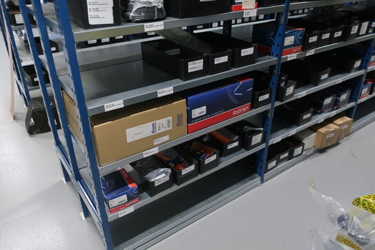 22 fag lagerreoler med indhold