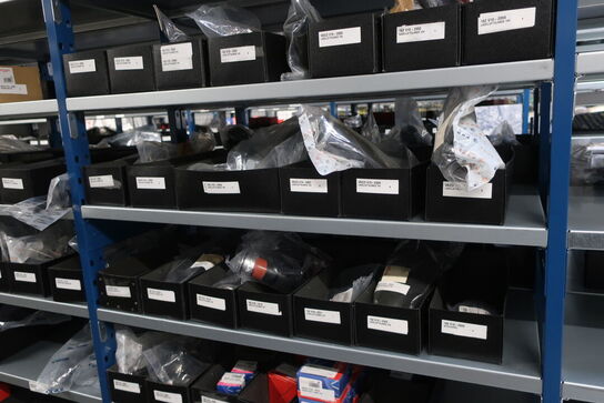 12 fag lagerreol med indhold