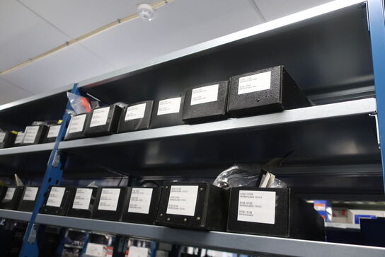 30 fag lagerreoler med indhold