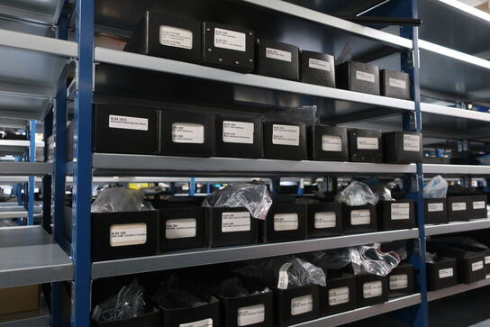 22 fag lagerreoler med indhold