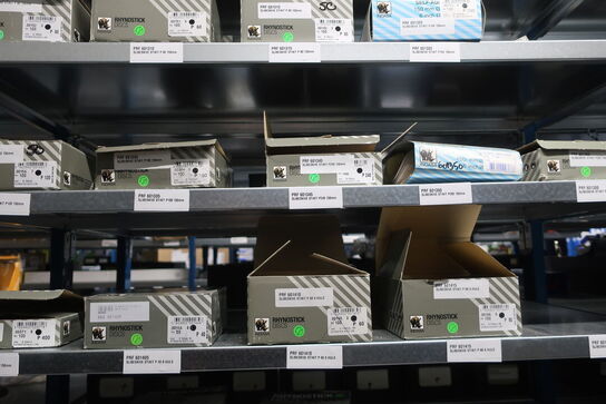 22 fag lagerreoler med indhold