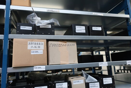 22 fag lagerreoler med indhold