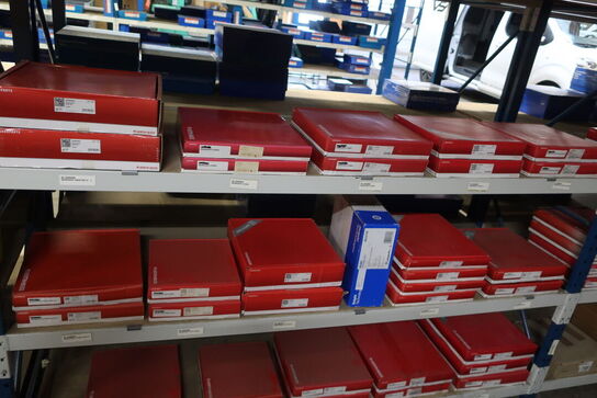 8 fag lagerreoler med indhold