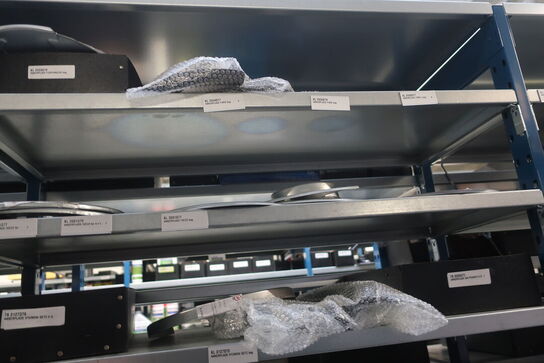 22 fag lagerreoler med indhold