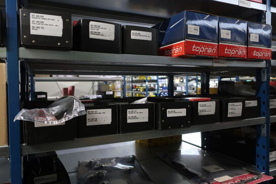 22 fag lagerreoler med indhold