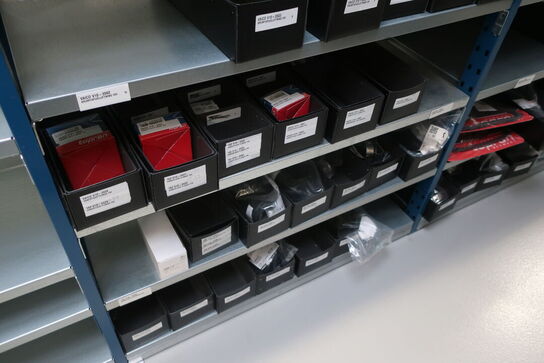 12 fag lagerreol med indhold