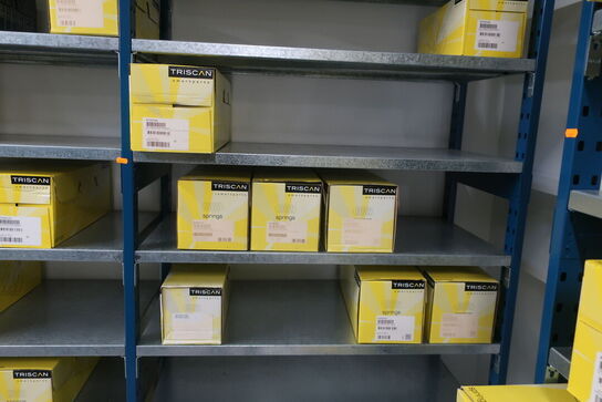 10 fag lagerreoler med indhold