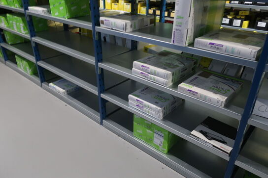 26 fag lagerreoler med indhold