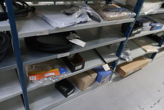 12 fag lagerreoler med indhold 