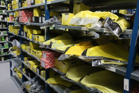 20 fag lagerreoler med indhold