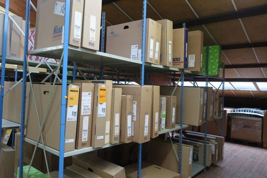 Diverse varelager samt reoler det står på 