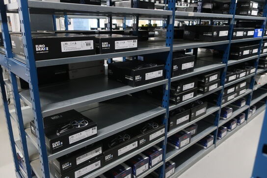 30 fag lagerreoler med indhold