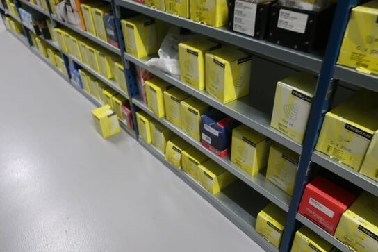 20 fag lagerreoler med indhold