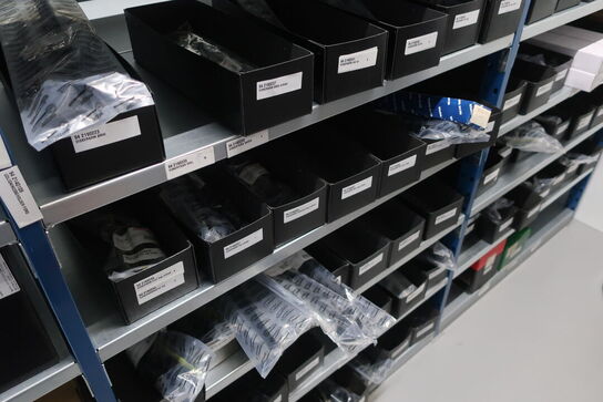 12 fag lagerreol med indhold