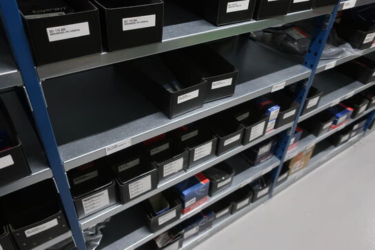 22 fag lagerreoler med indhold