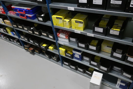 28 fag lagerreoler med indhold