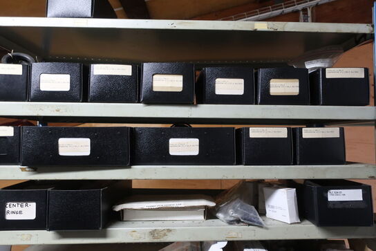 2 fag lagerreol med indhold