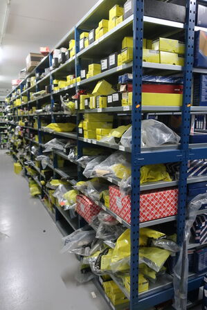 20 fag lagerreoler med indhold