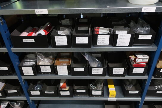 26 fag lagerreoler med indhold