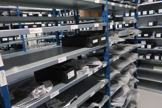 22 fag lagerreoler med indhold